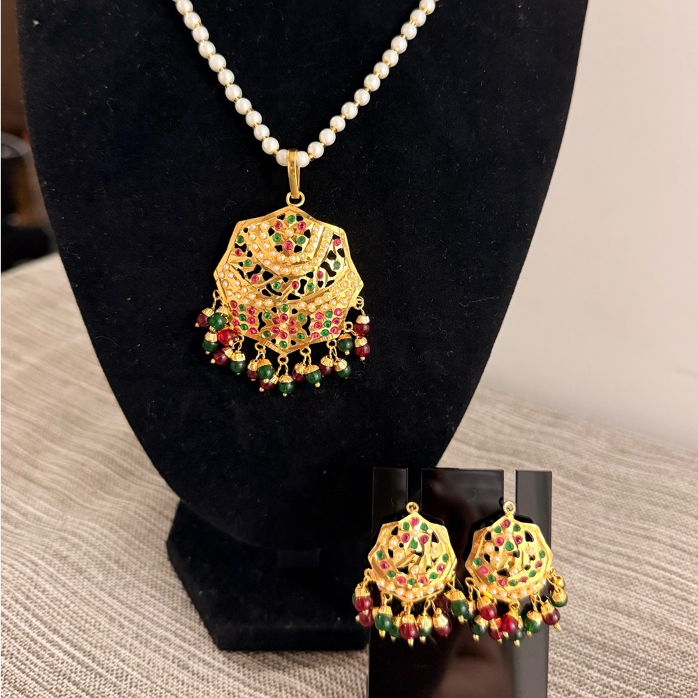 The Multicoloured Jadau Pendant Set